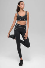 Contour Elite Set – Sculpt Sports Bra & High-Waist Leggings